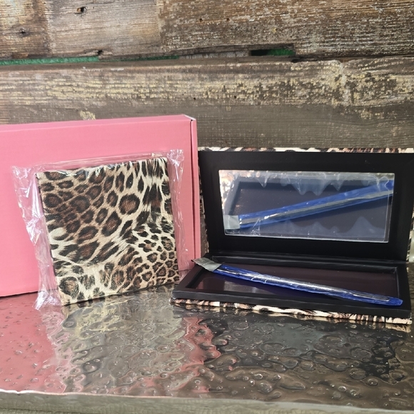 Leopard Print Refillable Makeup Palette with Brush, Set Of 2, NEW - Picture 1 of 4